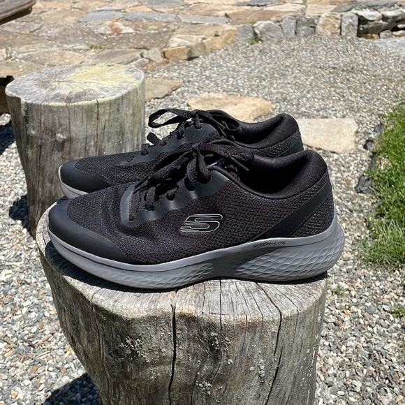 Skechers Air Cooled Men’s Black Sneakers - Picture 2 of 7
